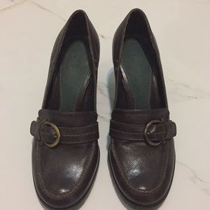 Used brown leather brown pump size 6